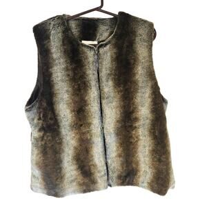 Nurture Faux Fur Vest NWOT. Size XL